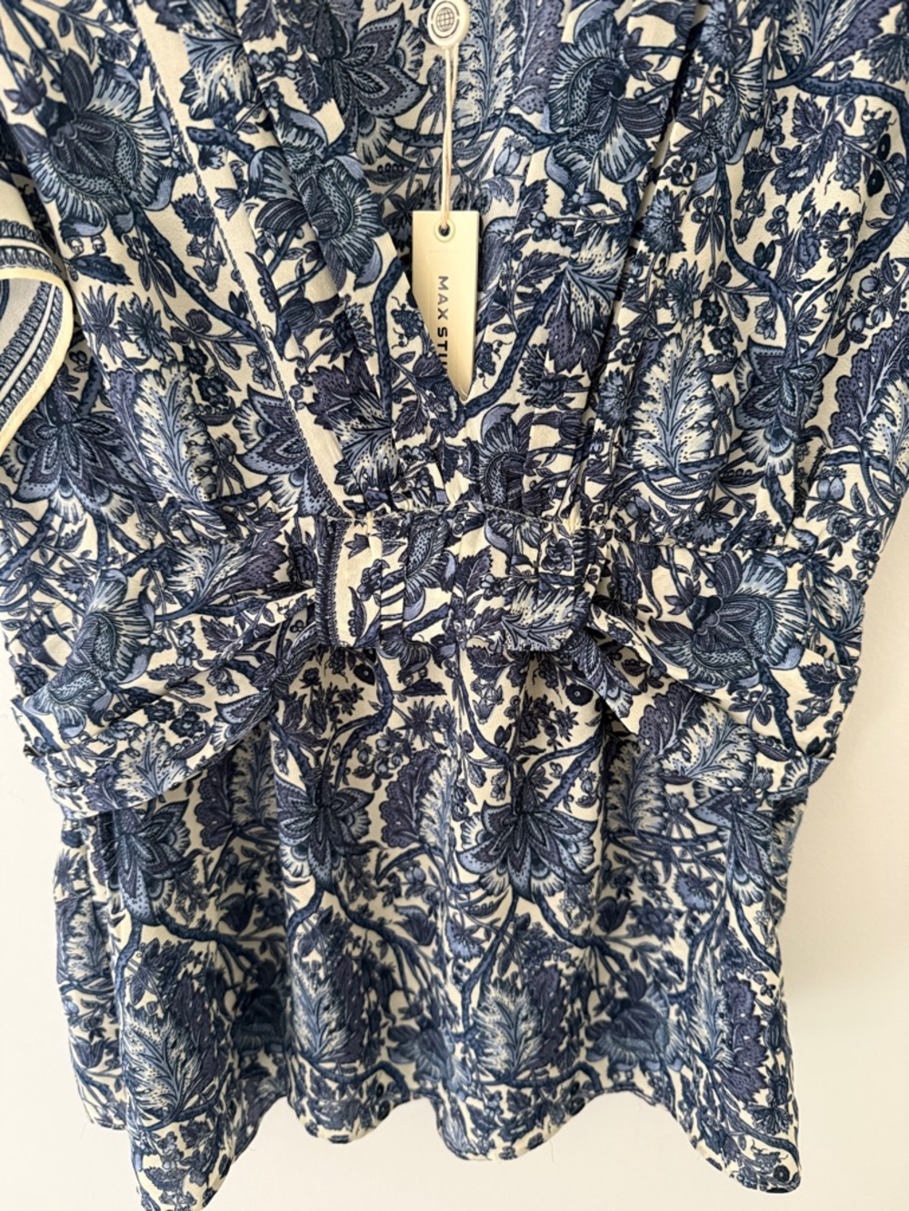 NWT Max Studio Flowy Top - Picture 3 of 5
